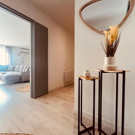 Le Felicite Spacieux Avec Parking Apartment